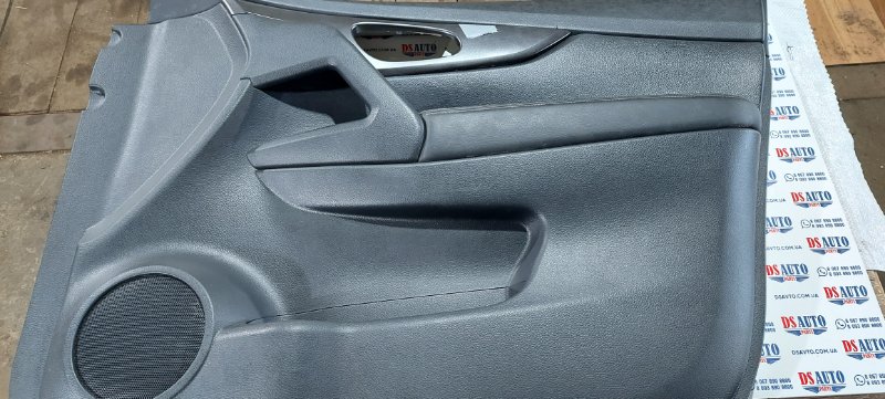 Обшивка боковой двери передняя правая Nissan Rogue 2016 2.5 809005ha0a Б/У