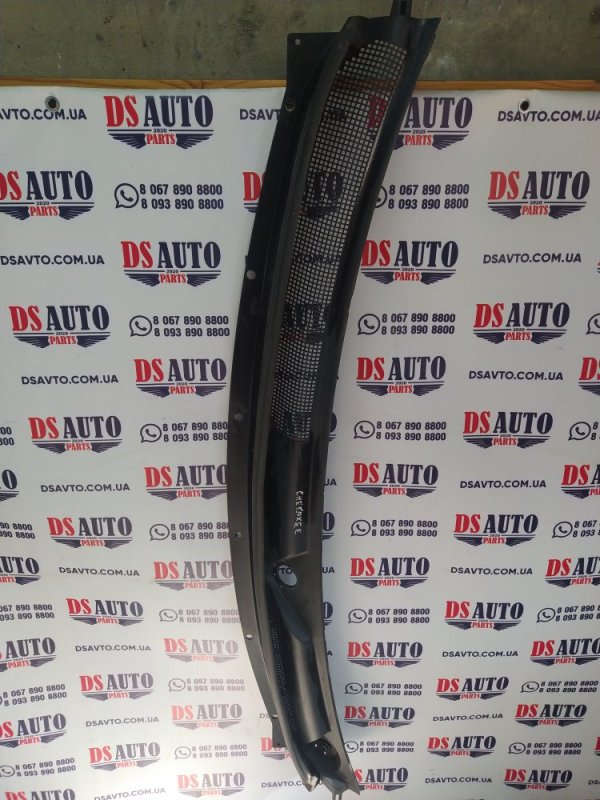 Водосток стеклоочистителя (жабо Jeep Cherokee 2015 KL 2.4 68102557 Б/У