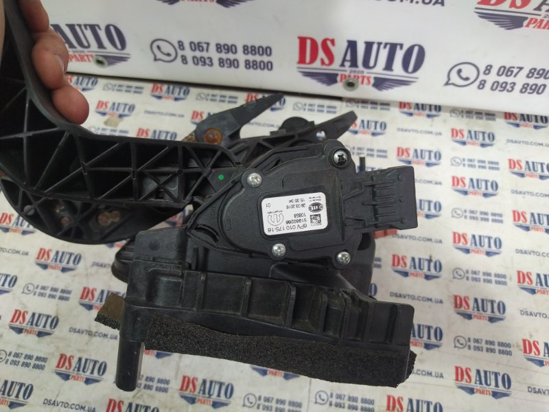 Педаль газа Jeep Renegade 2.4