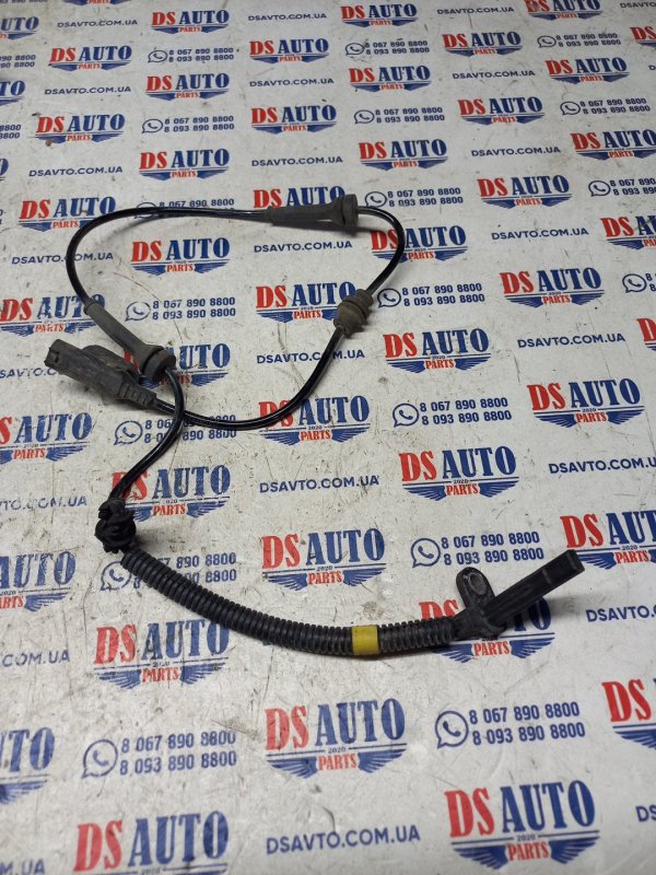 Датчик ABS передний левый Jeep cherokee KL 2.4 68141887AC Б/У