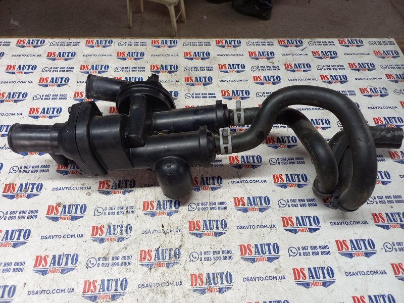 Корпус термостата Jeep compass 2013+ 2.4 04884568AE Б/У