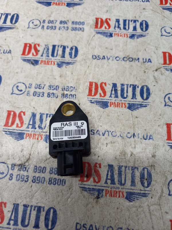 Датчик удара передний Jeep compass 2013+ 2.4 68056162AA Б/У