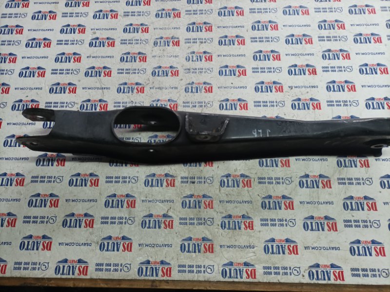 Рычаг поперечный задний Dodge Journey 2013 2.4 4766950AB Б/У
