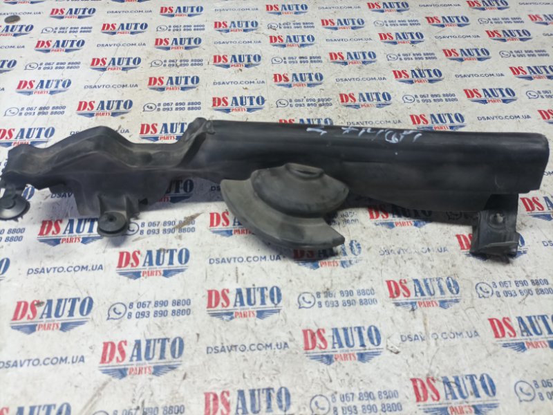 Уплотнительная резинка капота левая 328i XDrive 2013 f30 2.0