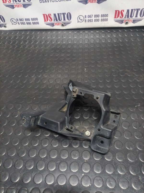 Кронштейн противотуманной фары передний правый Ford Fusion 2013 1.6 DS7315266AA Б/У