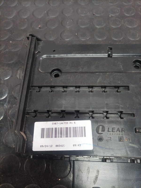 Блок предохранителей Ford Escape MK3