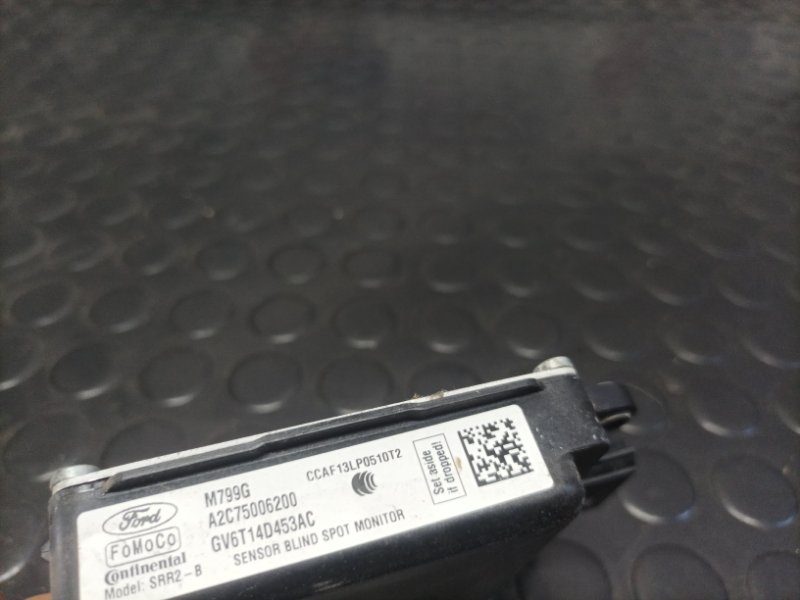 Датчик слепых зон Ford Escape МК3 1.5 Датчик слепых зон Ford Escape МК3 1.5