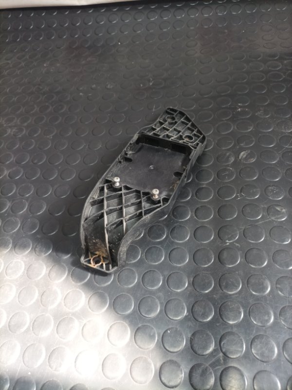 Запчасть кронштейн датчика слепых зон задний правый Ford Escape 2020 Mk4 1.5 Gv6t14d189a Б/У Кронштейн датчика слепых зон задний правый Ford Escape 2020 Mk4 1.5 Gv6t14d189a Б/У