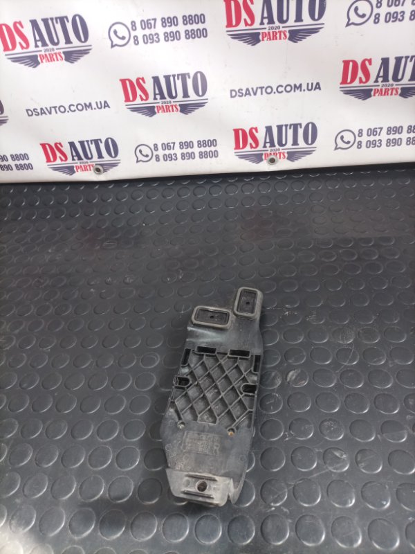 Кронштейн датчика слепых зон задний правый Ford Escape Mk4 1.5 Кронштейн датчика слепых зон задний правый Ford Escape Mk4 1.5