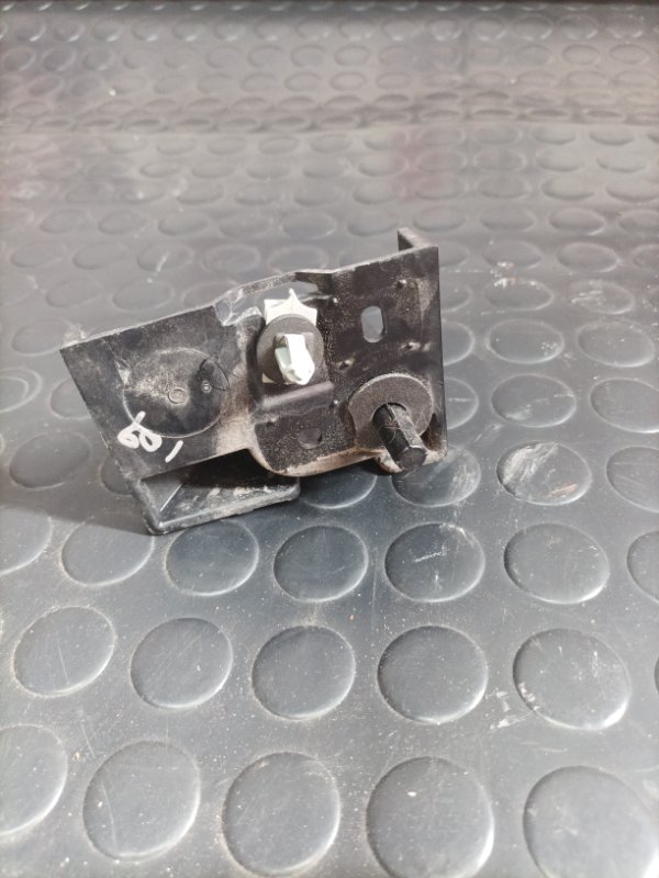 Кронштейн бампера задний левый Ford Escape МК3 1.5 Кронштейн бампера задний левый Ford Escape МК3 1.5