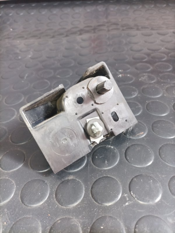 Кронштейн бампера задний правый Ford Escape МК3 1.5 Кронштейн бампера задний правый Ford Escape МК3 1.5