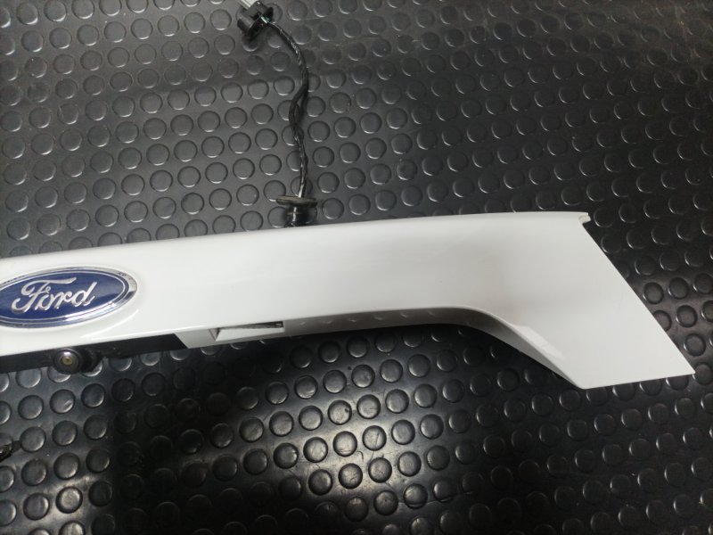 Накладка двери багажника задняя Ford Escape МК3 1.5 Накладка двери багажника задняя Ford Escape МК3 1.5