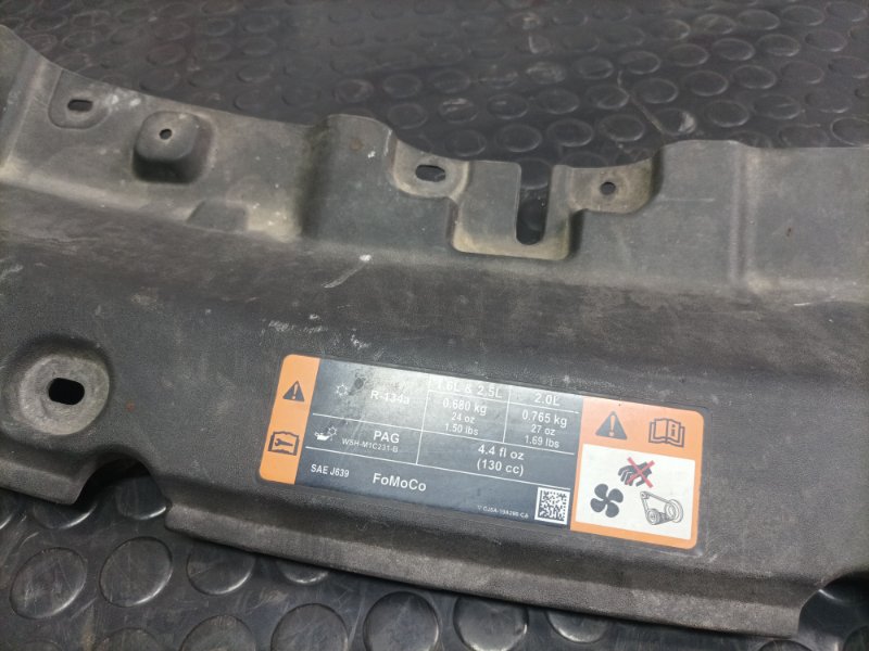 Накладка замка капота Escape 2015 МК3 1.6 Накладка замка капота Escape 2015 МК3 1.6