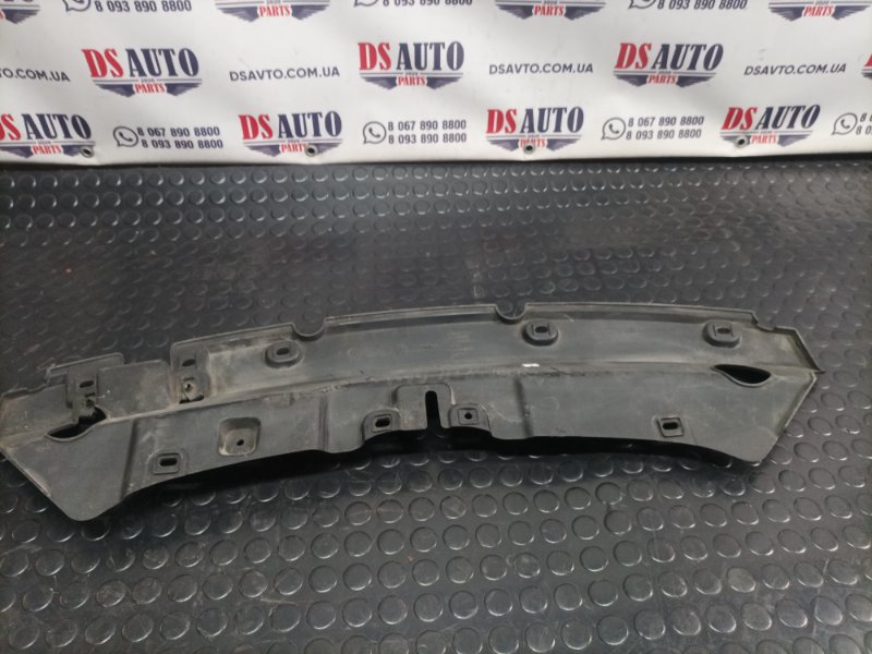 Накладка замка капота Ford Escape МК3 1.6 Накладка замка капота Ford Escape МК3 1.6