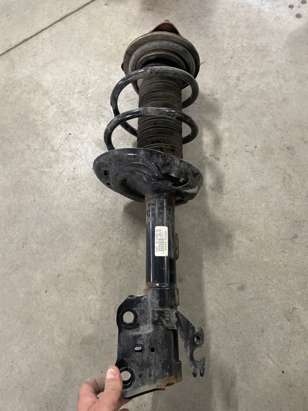 Стойка подвески передняя левая solterra 2023