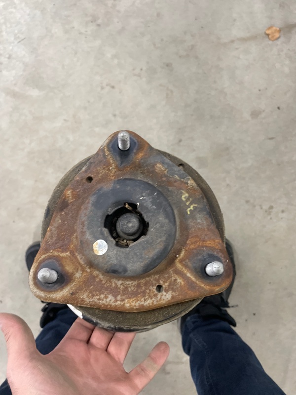 Стойка подвески передняя левая solterra 2023