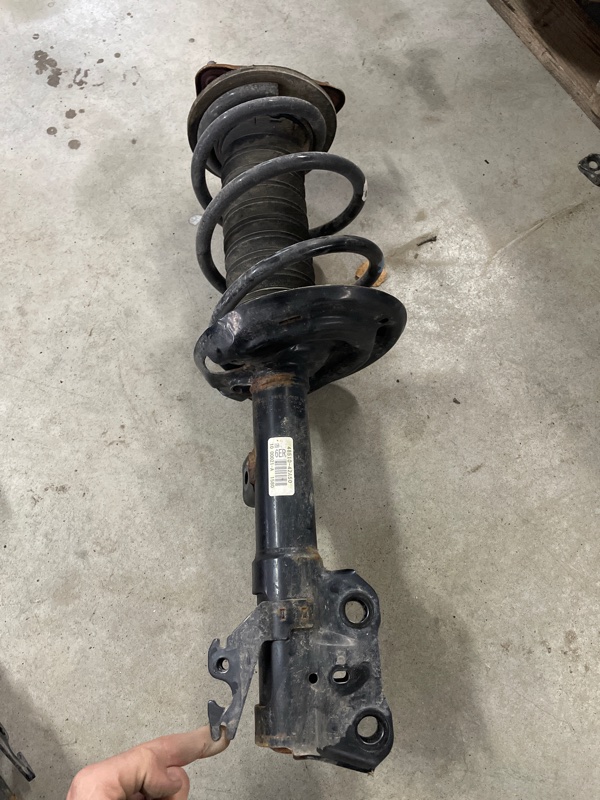 Стойка подвески передняя правая solterra 2023