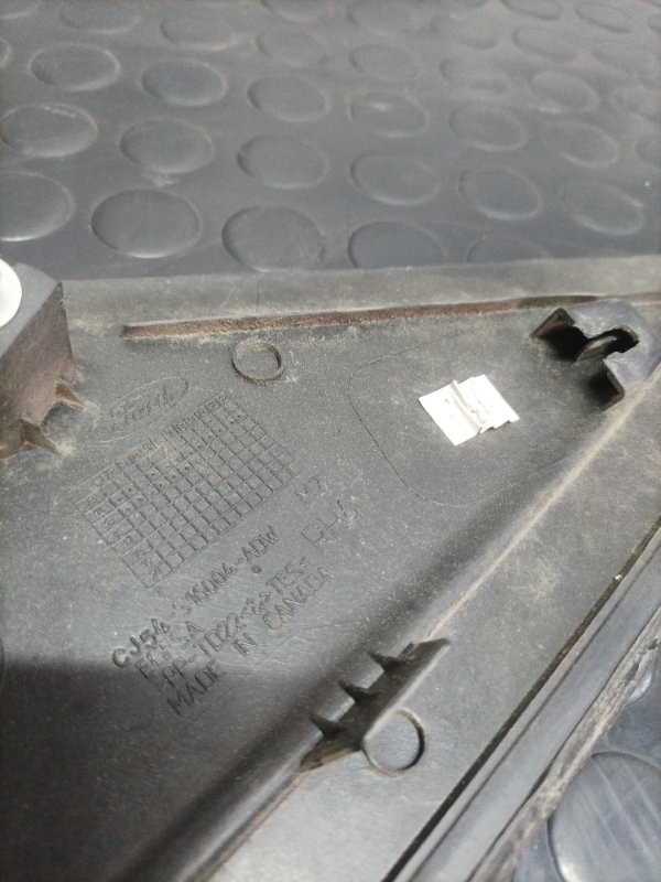 Треугольник крыла передний правый Ford Escape МК3 1.6