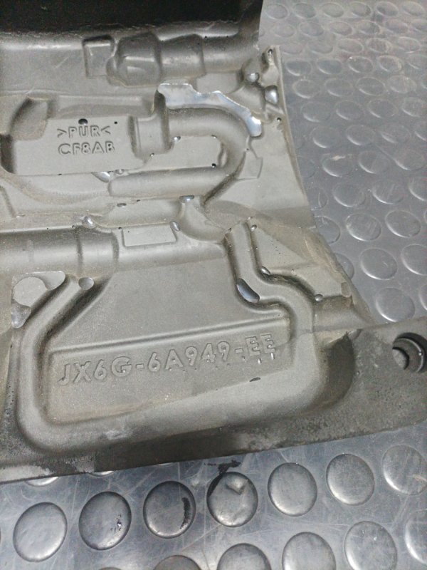 Декоративная крышка двигателя Ford Escape Mk4 1.5