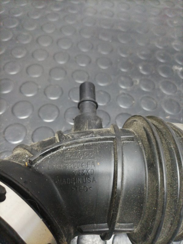 Патрубок воздушного фильтра Escape 2020 Mk4 2.5