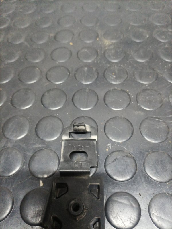 Кронштейн решетки радиатора передний левый Escape 2020 Mk4 2.5