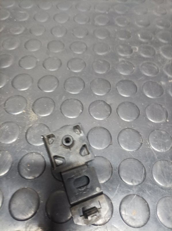 Кронштейн решетки радиатора передний правый Escape 2020 Mk4 2.5