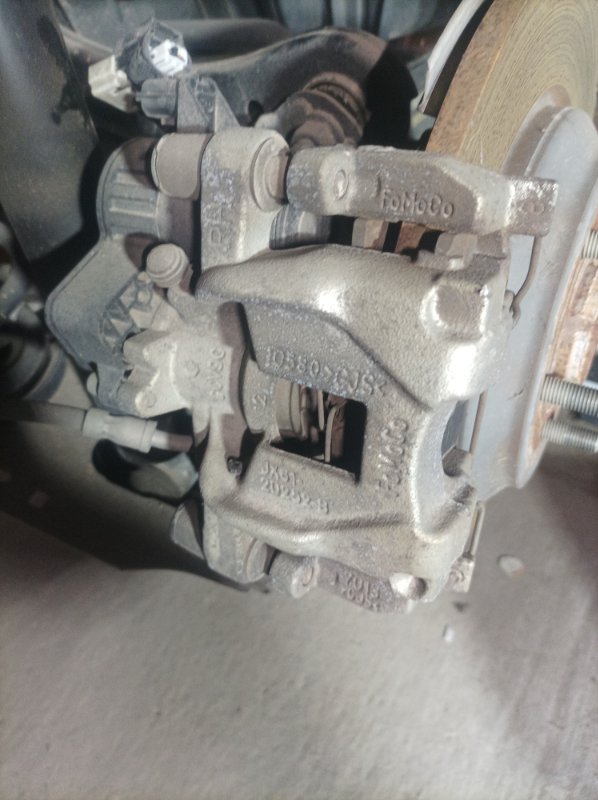 Запчасть суппорт тормозной задний правый Ford Escape 2019 Mk4 1.5 JX6Z2386AG Б/У Суппорт тормозной задний правый Ford Escape 2019 Mk4 1.5 JX6Z2386AG Б/У