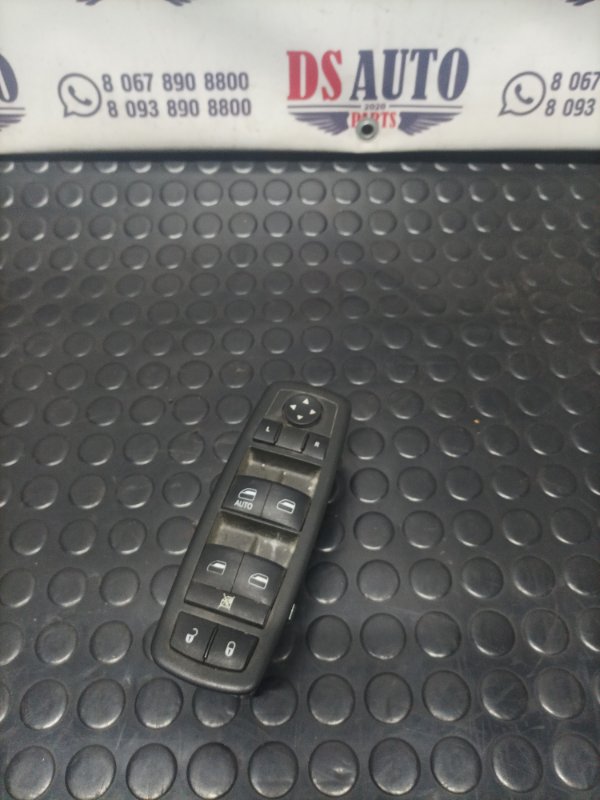 Запчасть блок кнопок передний левый Dodge Journey 2013 2.4 68084001ab Б/У Блок кнопок передний левый Dodge Journey 2013 2.4 68084001ab Б/У