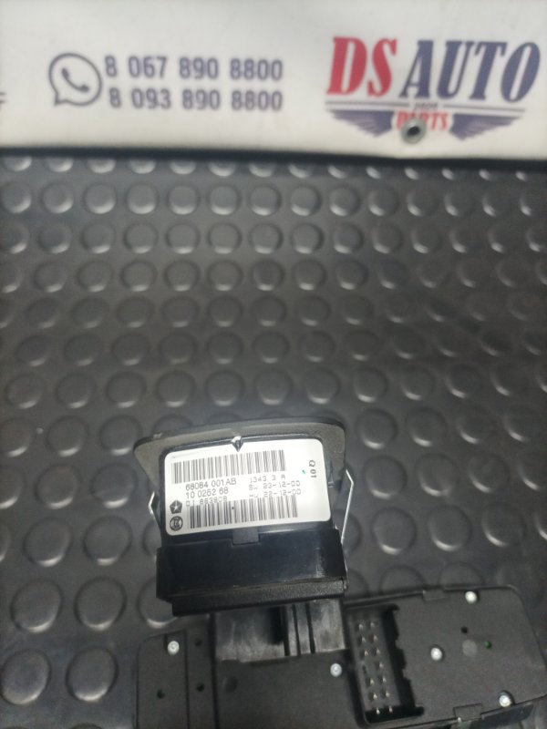 Блок кнопок передний левый Dodge Journey 2.4 Блок кнопок передний левый Dodge Journey 2.4