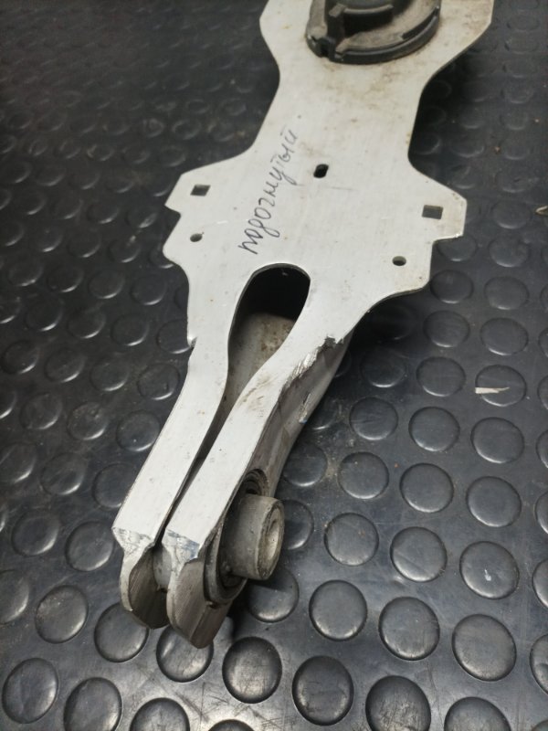 Рычаг подвески нижний задний правый Escape 2013 МК3