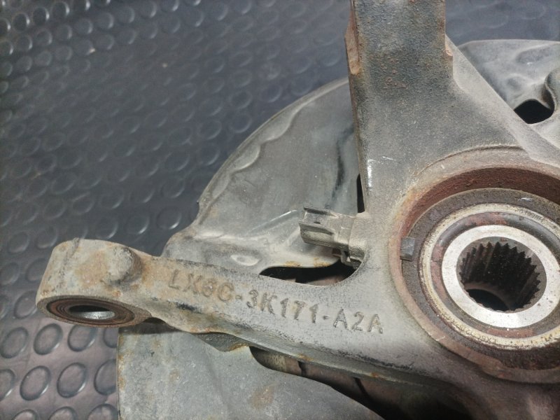 Цапфа передняя левая Escape 2020 Mk4 1.5