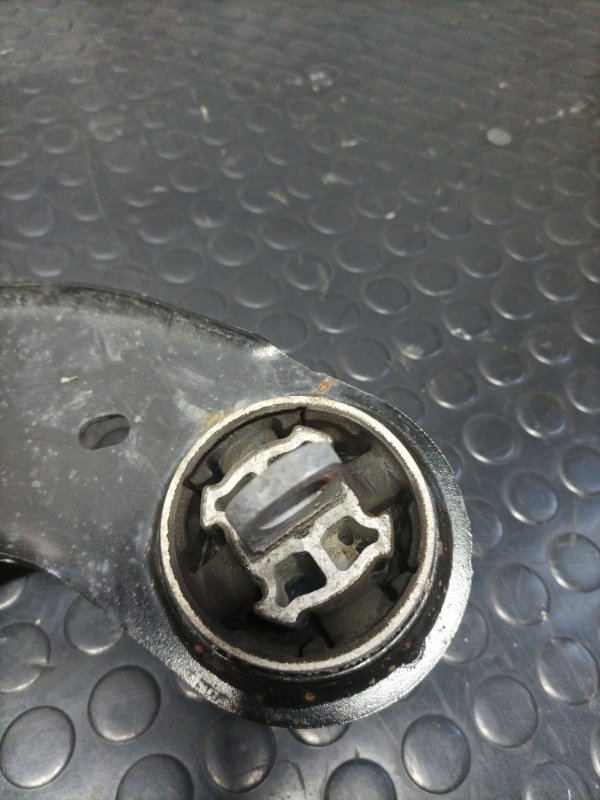 Цапфа задняя левая Escape 2020 Mk4 2.5