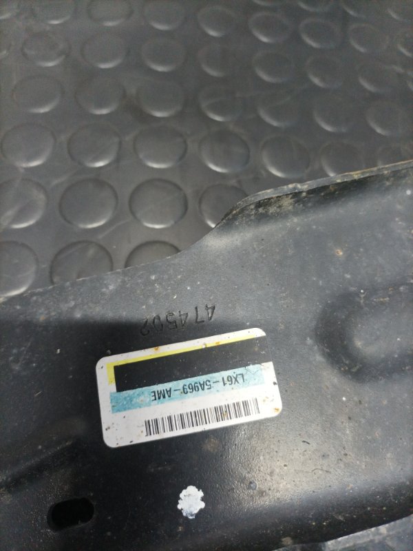 Цапфа задняя левая Ford Escape Mk4 2.5