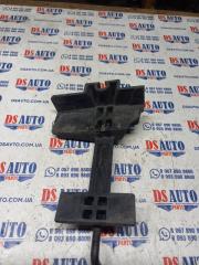 Крепление аккумулятора Dodge Journey 2.4 Крепление аккумулятора Dodge Journey 2.4